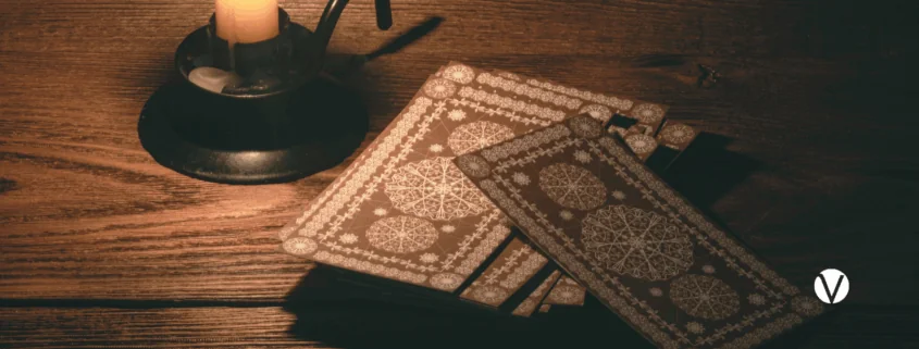 Woran liegt es, dass die Deutungen der Tarot-Karten bei unterschiedlichen Kartenlegerinnen unterschiedlich ausfallen?