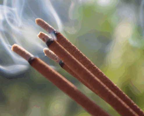 „Zwischen Räucherstäbchen und Realität – Ein energetischer Selbstversuch“