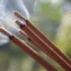 „Zwischen Räucherstäbchen und Realität – Ein energetischer Selbstversuch“