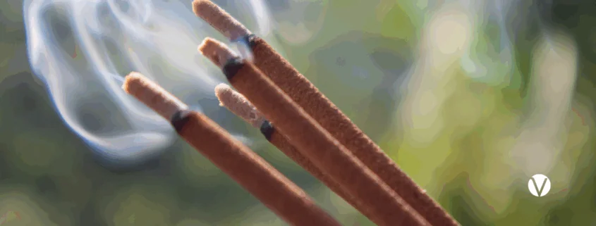 „Zwischen Räucherstäbchen und Realität – Ein energetischer Selbstversuch“