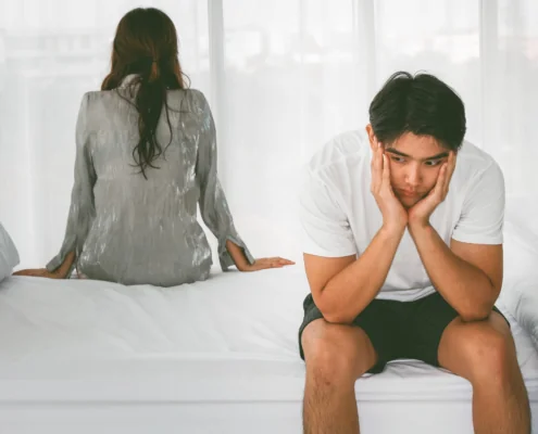 Zwischen Nähe und Warten - Warum wir an emotional unerreichbaren Menschen festhalten - und wie Du Dich daraus befreist.